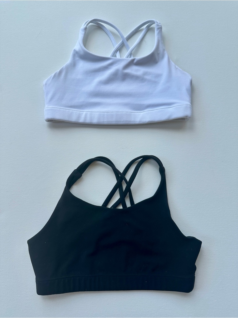 Athleta Girls White and Black Crisscross Back Sports Bras size Medium (8/10)